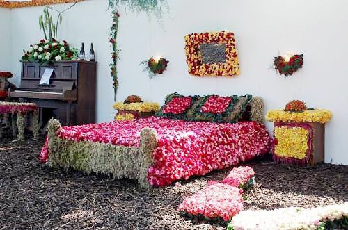 Beautiful Bridal Wedding Bedroom Decoration Ideas with Flowers Pakistan