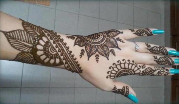 Omani-Henna-Designs-for-Hands,-Muscat-Mehndi-Facebook-Pics-2015