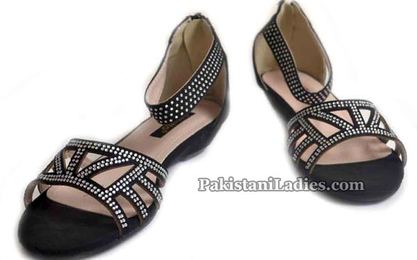 Metro Shoes Summer and Eid Collection 2016 with Prices Sandals for women PKR-1895